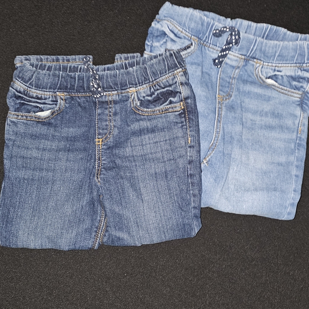 Pre-owned Jumping Beans Jeans size 4t (2 pairs) 1 light denim and 1 dark denim
